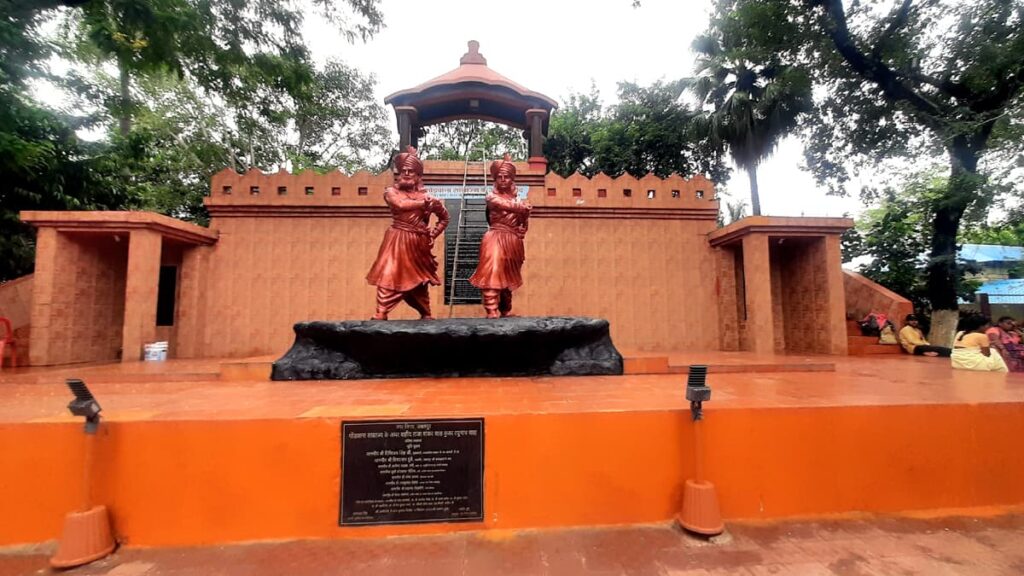 Raja Shankar Shah & Raghunath Shah Statue