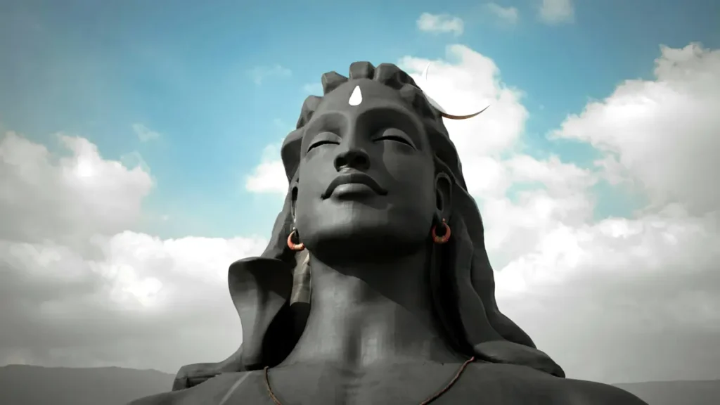 "Devotees at Shiva temple during Sawan month" "Why milk and curd are avoided in Sawan" "Avoiding leafy vegetables in Sawan fast" "Reason for not eating brinjal during Sawan" "Shiva devotees performing rituals in monsoon"